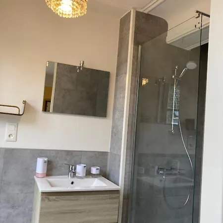 Au 33 D'hotes Bed & Breakfast