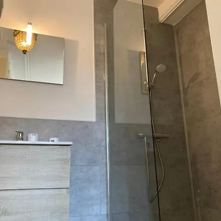 Au 33 D'hotes فندق مبيت وإفطار سانت-أومير