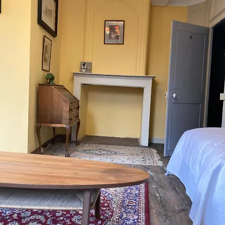 Au 33 D'hotes Bed & Breakfast