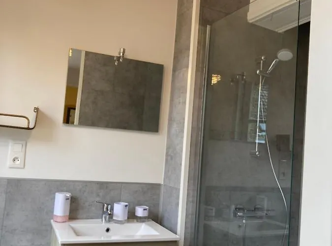 Au 33 D'hotes Bed & Breakfast