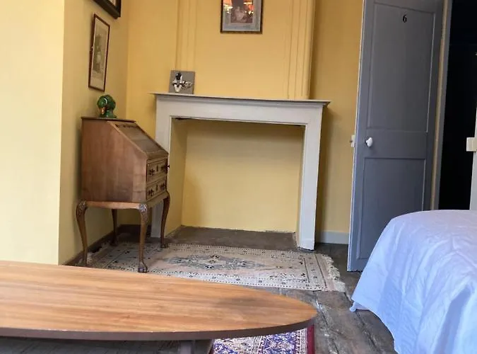 Au 33 D'hotes Bed & Breakfast