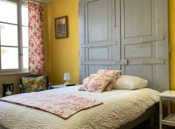 Au 33 D'hotes Bed & Breakfast *