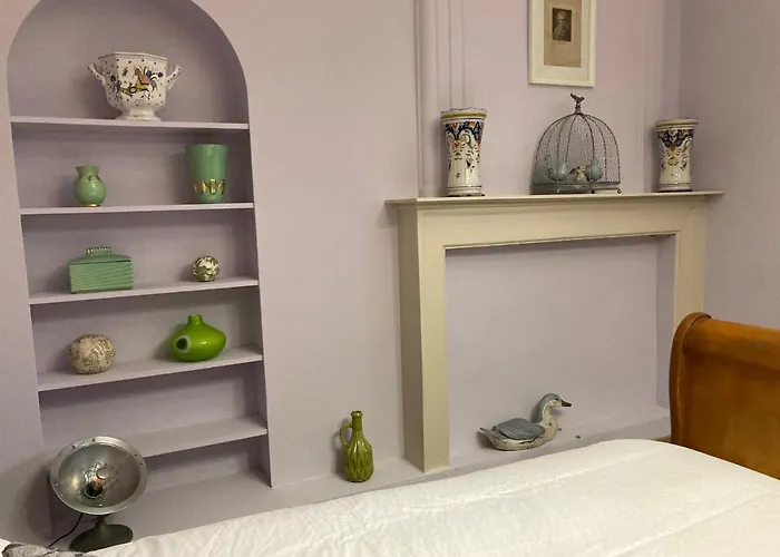 Au 33 D'hotes Bed & Breakfast *